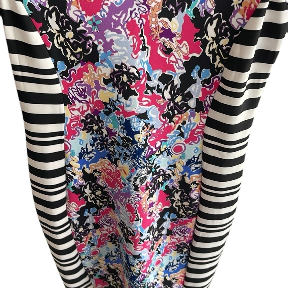 Nicole Miller vibrant mixed media scuba style dress… Size medium… Beautiful!